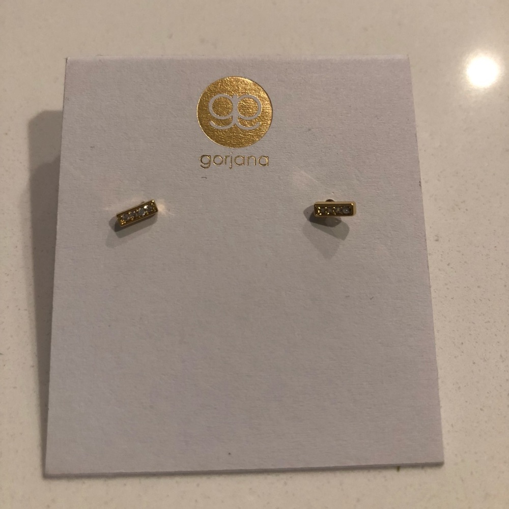 Bar stud earrings